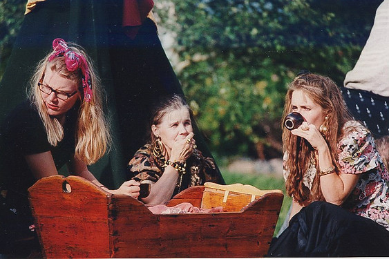 Noora Anni Kirsi kahvi kopio.jpg