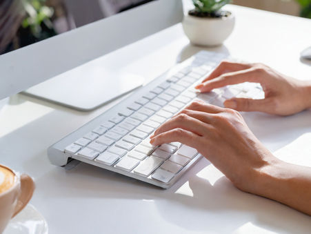 哪些角色需要進行客戶關係管理 ( CRM ) ?他們又該如何進行?