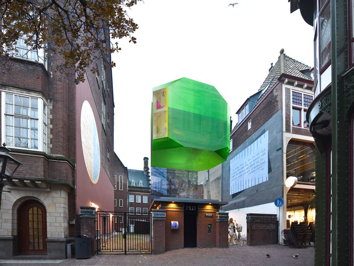 De smaragd. Woning boven het toilethuis, de voormalige viskapel van de Vismarkt. Een fotomontage aan de Kapelse straat.