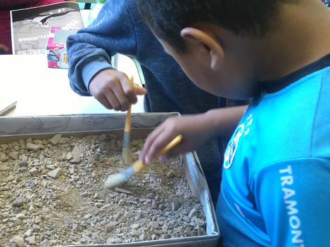 DNIT/RS trabalha conceitos de paleontologia com alunos da rede municipal, em Santa Maria