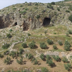 Image: https://en.wikipedia.org/wiki/HaYonim_Cave#/media/File:%D7%9E%D7%A2%D7%A8%D7%AA_%D7%99%D7%95%D7%A0%D7%99%D7%9D.jpg by Manof