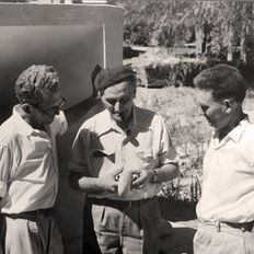 Directed by: Nathan Axelrod. © Jerusalem Cinematheque – Jerusalem Film Archive