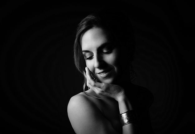 COLINE_B&WPortrait-Version3 (1).jpg