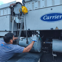 Trabalho de manutenção em ar condicionado e climatização