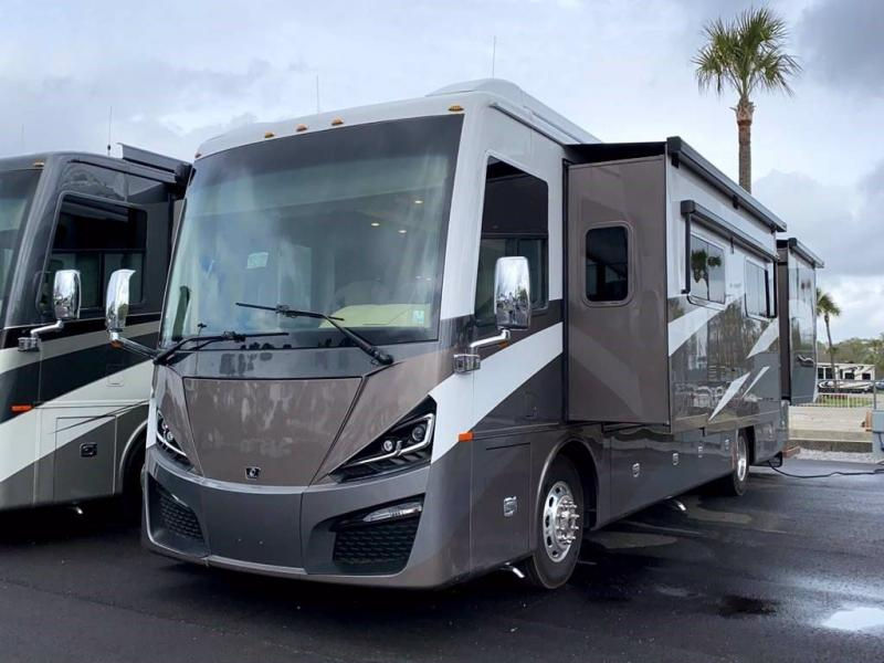 2021_Tiffin_Motorhomes_PHAETON_37_BH_1JwiP2
