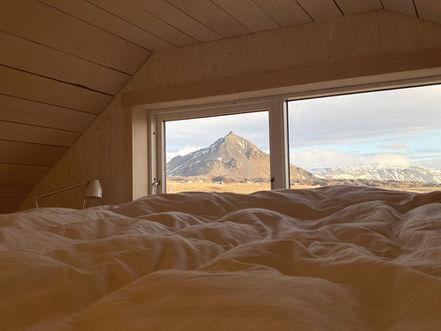 Artist Residency Iceland surrounded by stunning raw nature. Sunny Artist Studio, Glacier View, remote artist studio, Snaefellsnes, Snaefellsnes, snaefellsjoekull, rent an artist studio, rent an artist studio in Iceland, Kirkjufell, bed with a view, Iceland