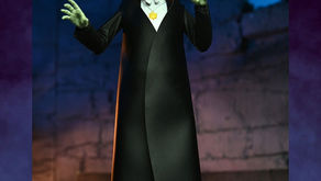 NECA reveals Retro Inspired Universal Monsters Dracula 'glow in the dark' Exclusive