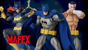 Medicom MAFEX Batgirl and Batman/Bruce Wayne Recollection Versions