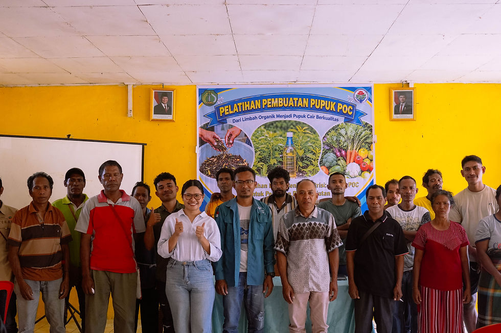 Masyarakat Desa Denatana Timur mengikuti pelatihan pembuatan Pupuk Organik Cair (POC) bersama Yayasan Puge Figo melalui Divisi Agronomy.