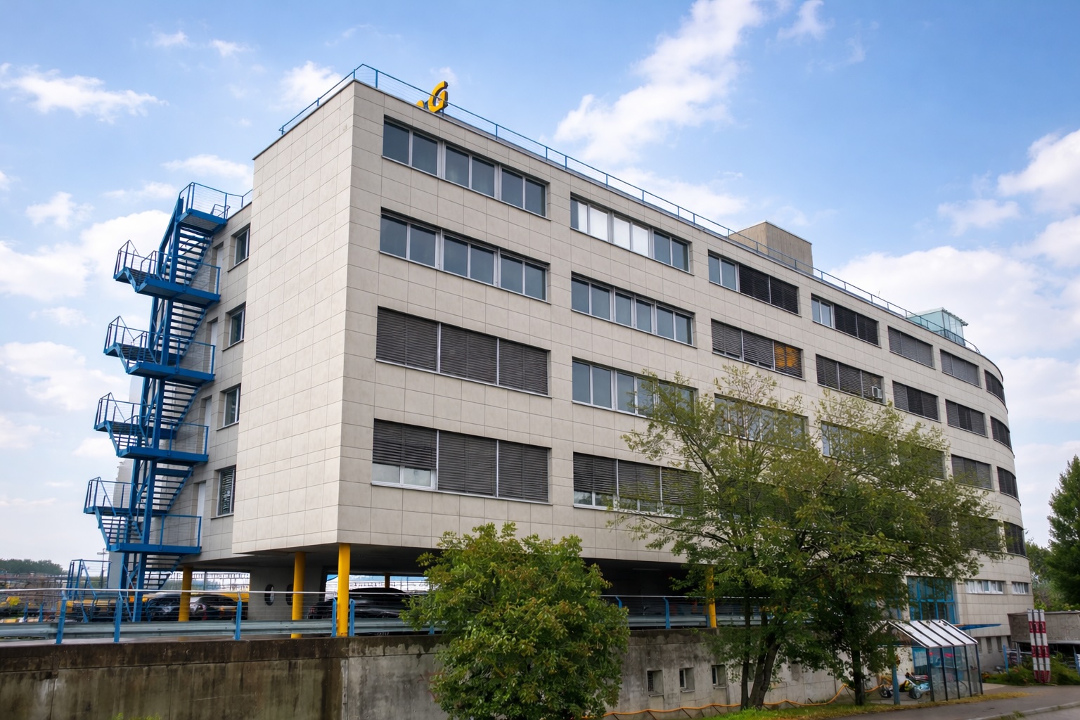 Büro mit Kurs und klarer Sicht – hier fliegt dein Business nicht in die Pflicht!