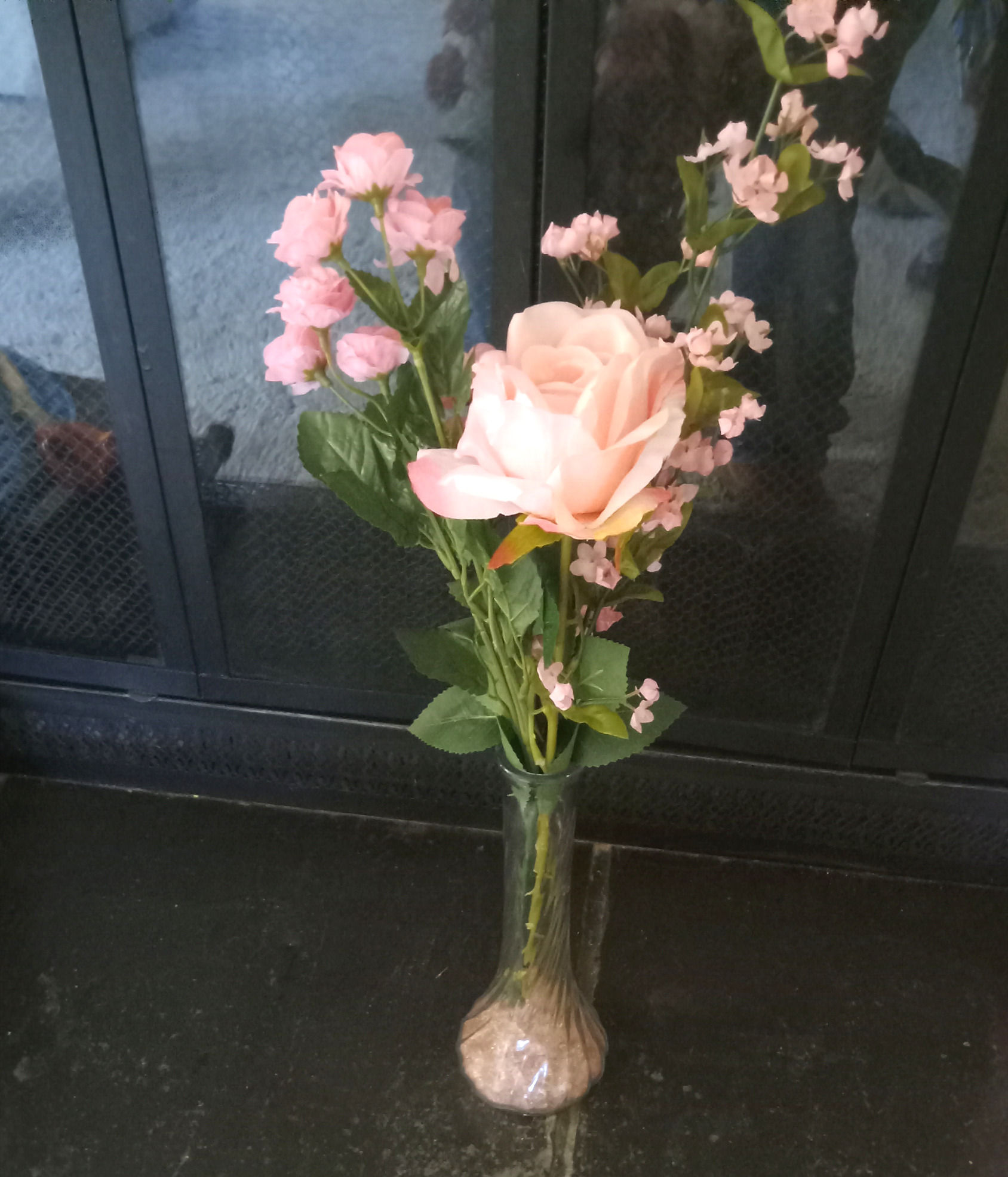 The Mini Bud Vase With Pink Roses