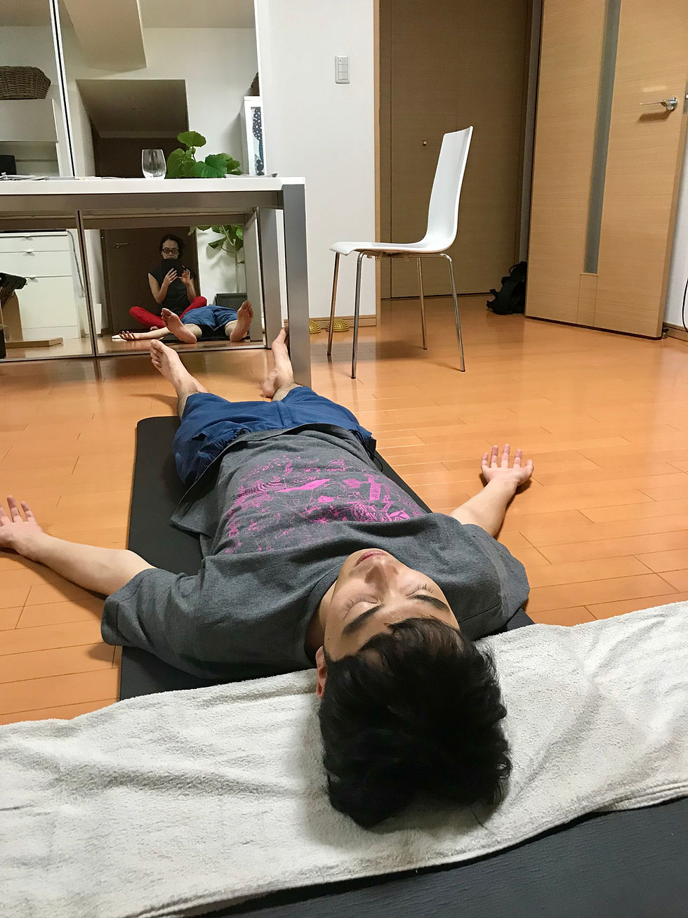テーブルの上には既に一杯飲んでしまっている母