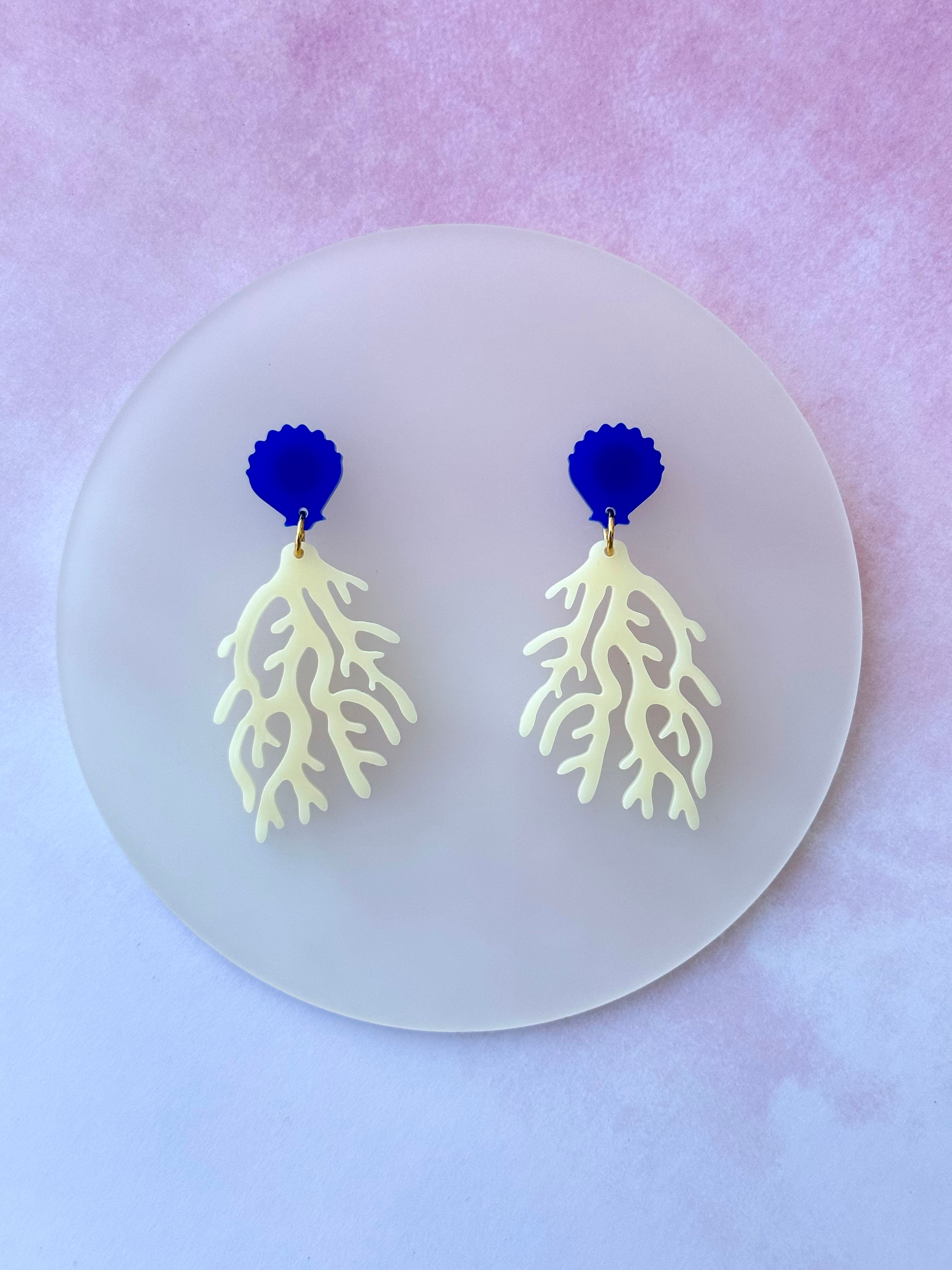 Korálové náušnice krémová