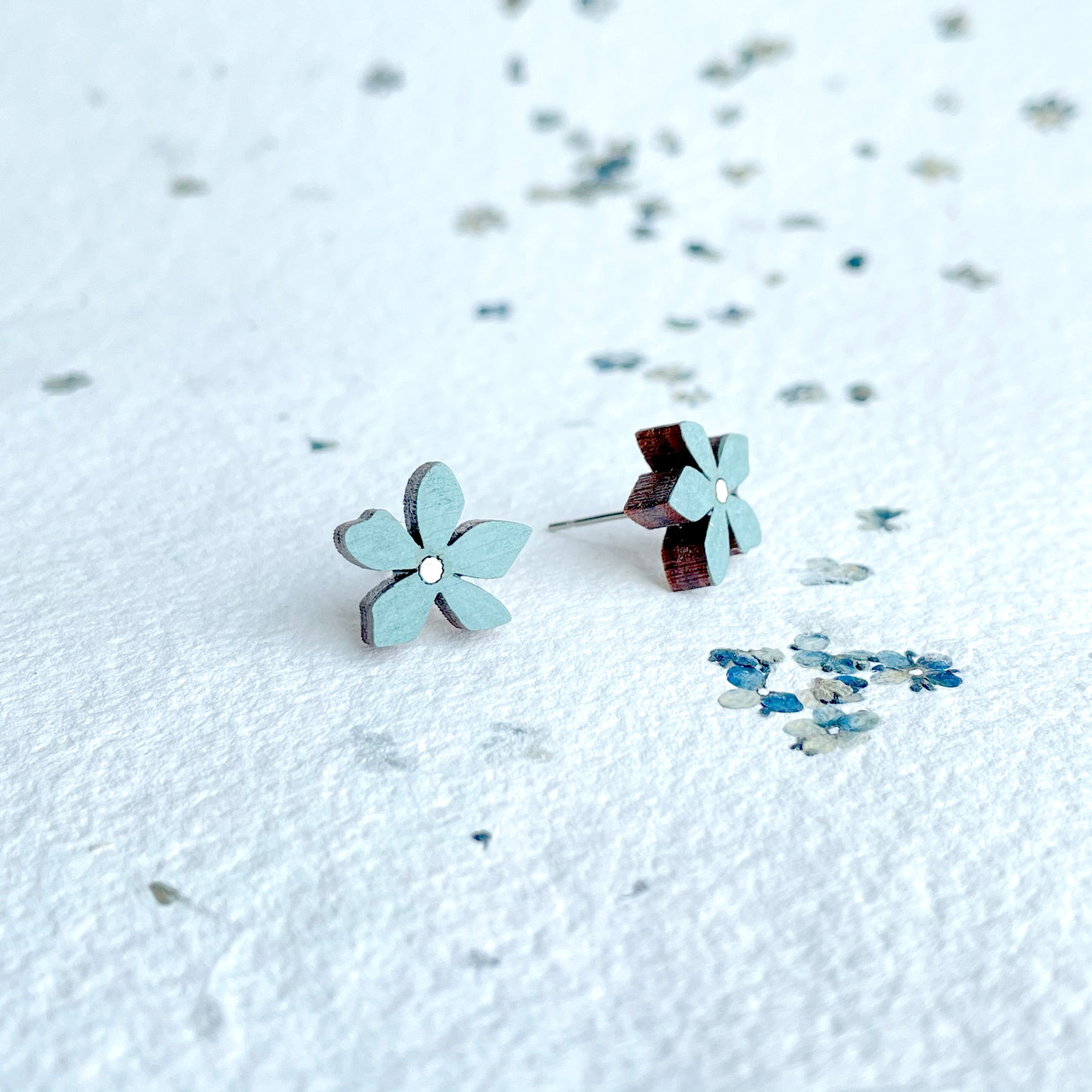 Flower earrings / grey-blue
