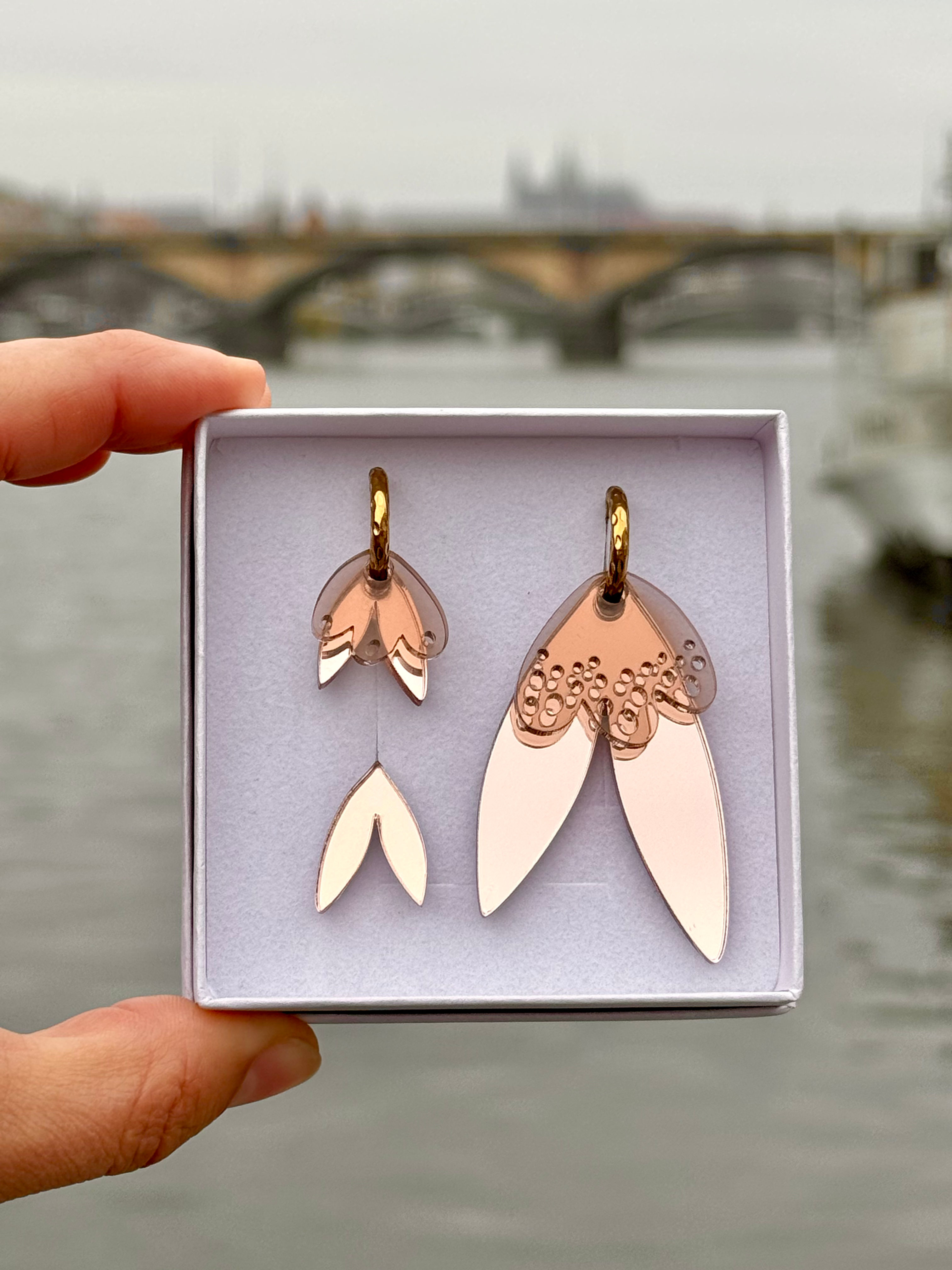 Variabilní náušnice rose gold / béžová