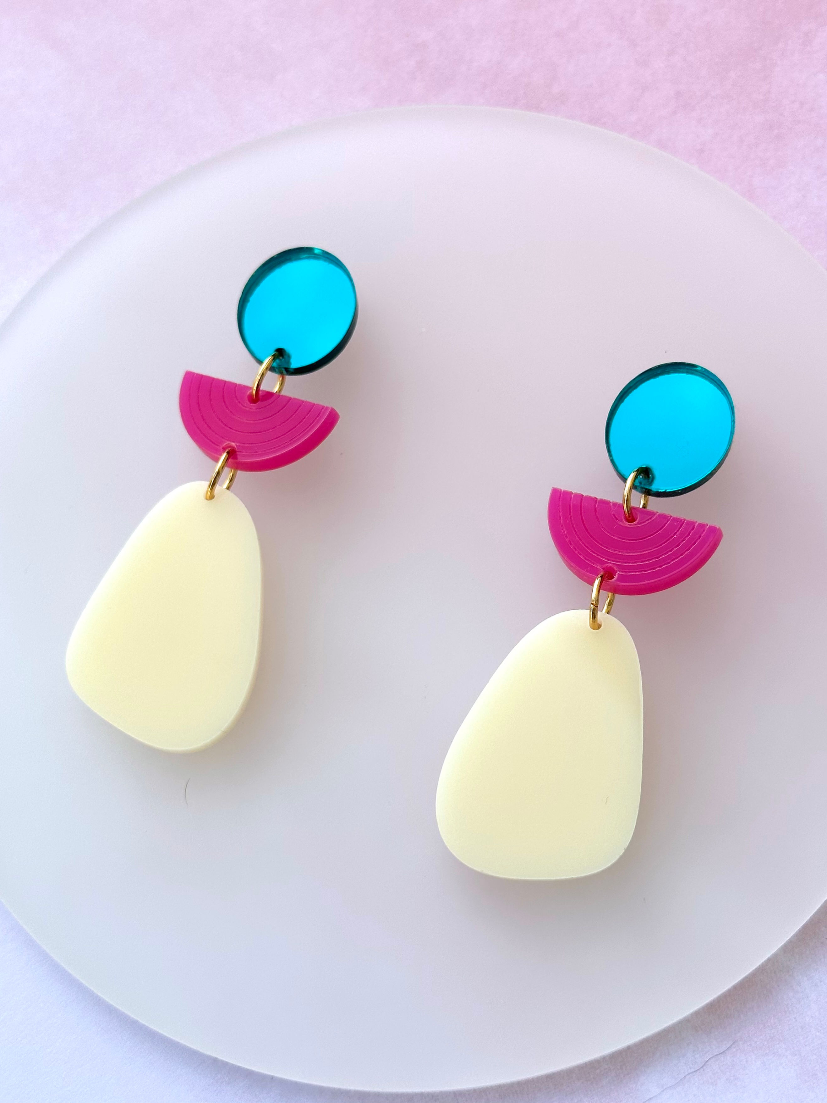 Visací náušnice asymetrické krémová/růžová/tm. tyrkysová