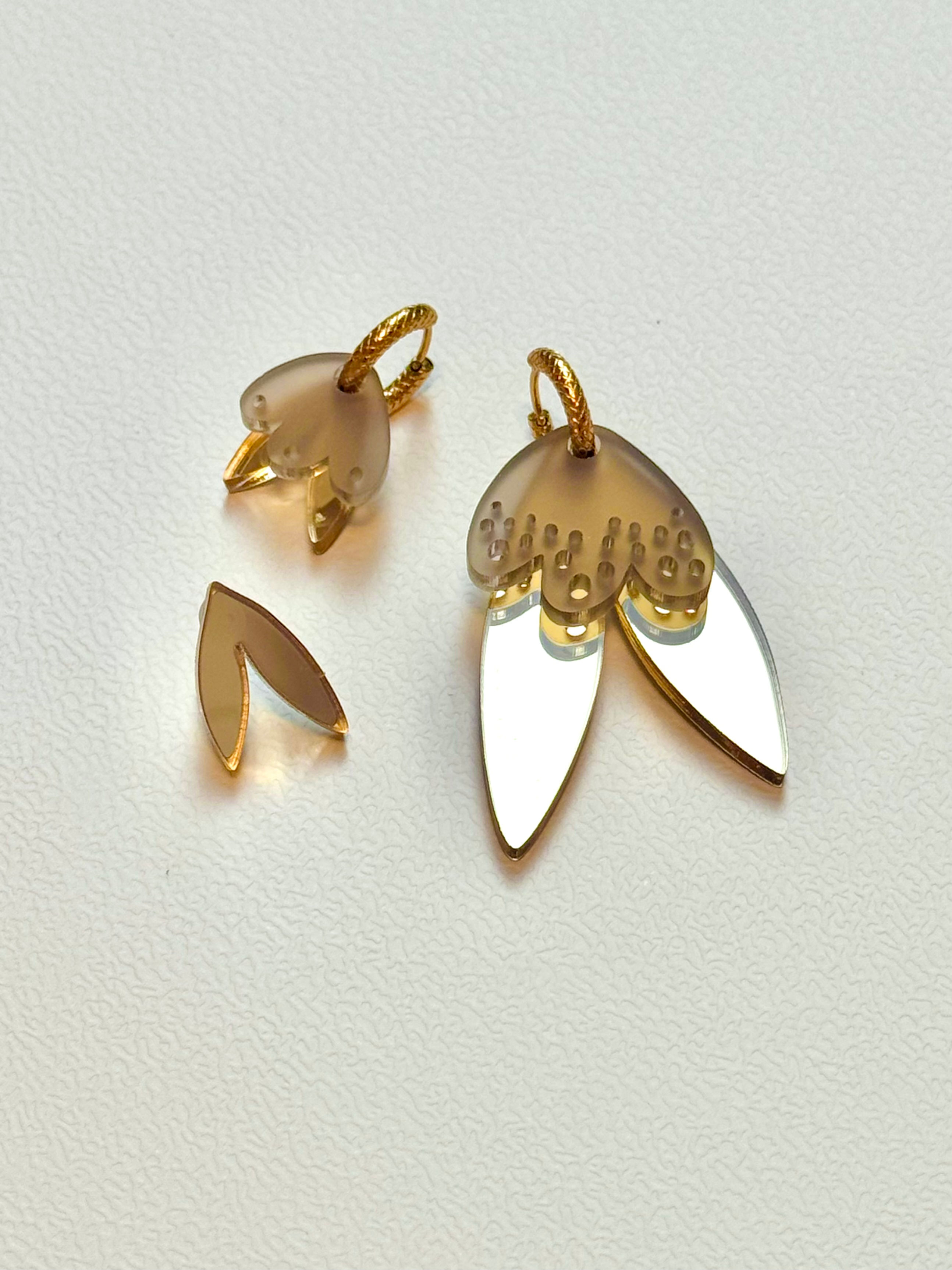 Variabilní náušnice zlatá / béžová