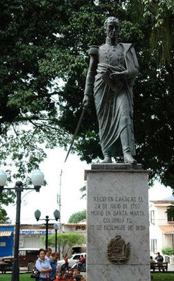 estatua-libertador-plaza-biscucuy.jpg