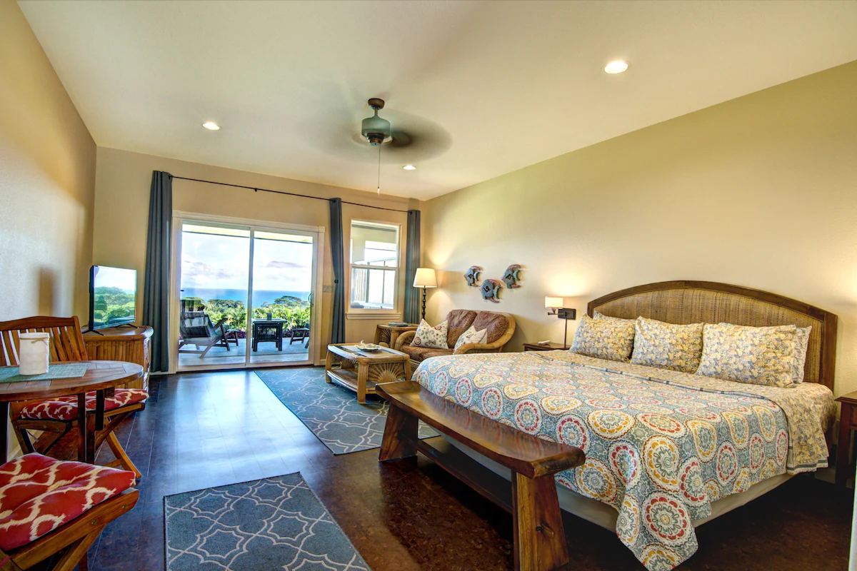 king bed mahana.webp