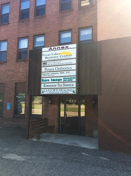 41328285_235551870468612_675489588620505