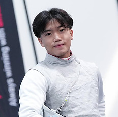 Zeph Profile_edited.jpg