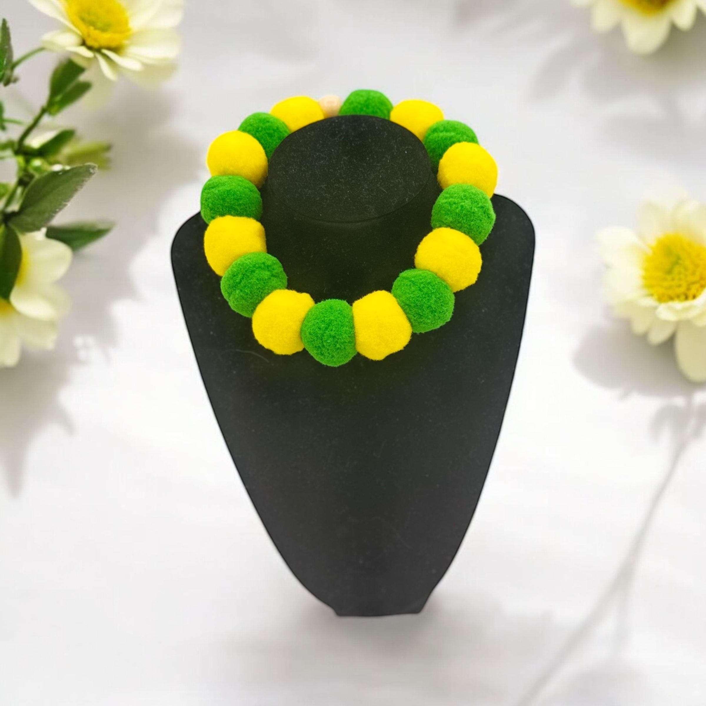 Pom Pom necklace - Aussie