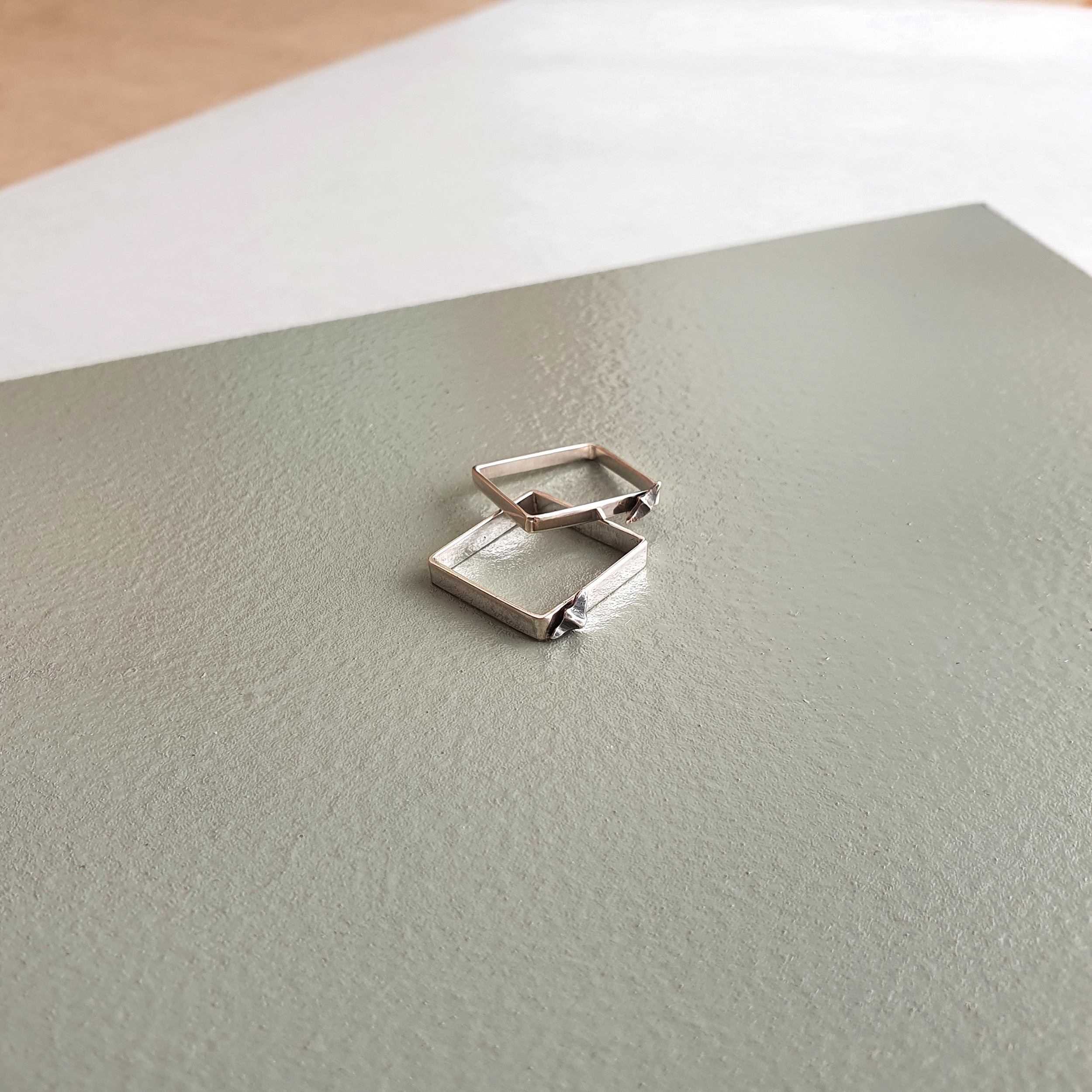 SKY - square ring w/ bird detail