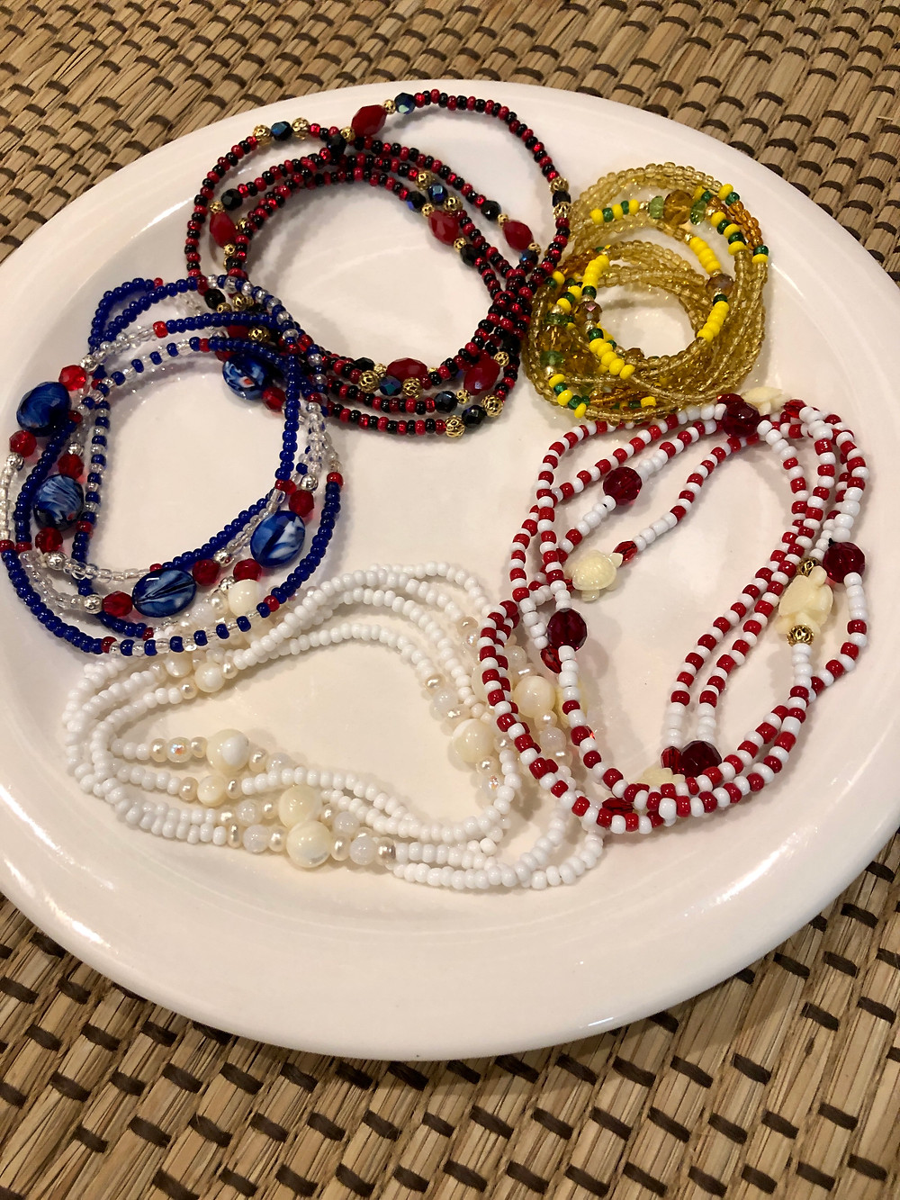 eleke Eleguá, Obatalá, Shangó, Yemayá y Oshún
