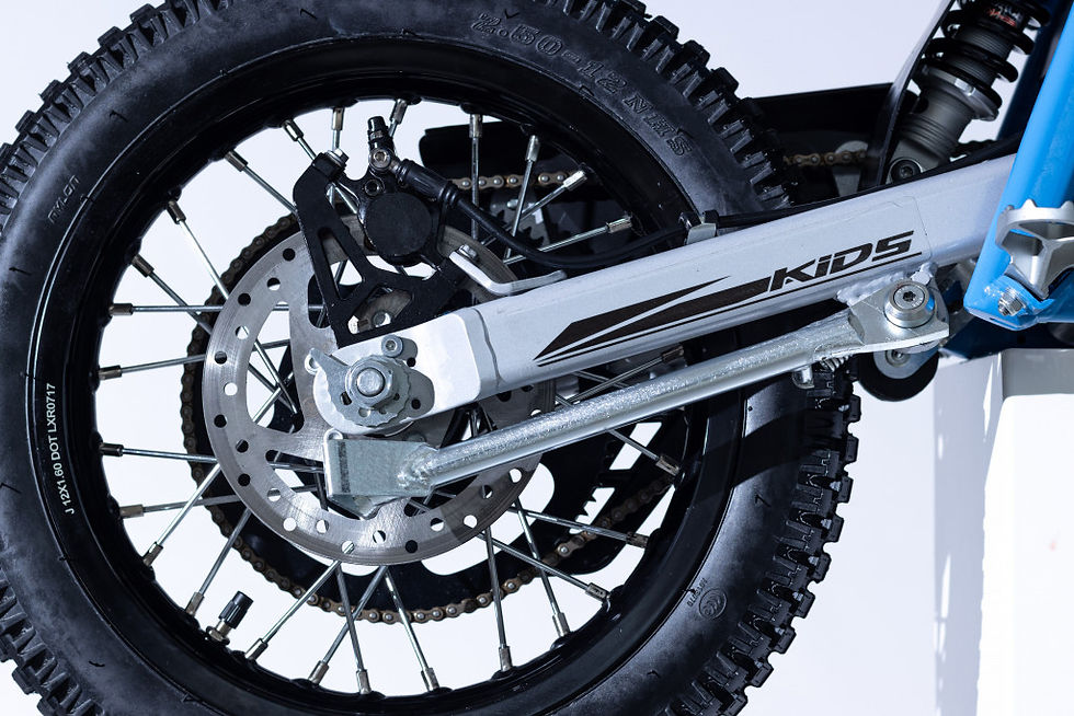 Sīktēls: Torrot Motocross One aizmugurējais ritenis un bremzes