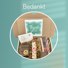 Brievenbus cadeau om iemand te bedanken, gevuld met koffie, thee of choco en een kaartje. Een stijlvol en smakelijk dankjewel per post.