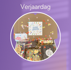 Brievenbus cadeau om iemand een fijne verjaardag te wensen met chocolade.