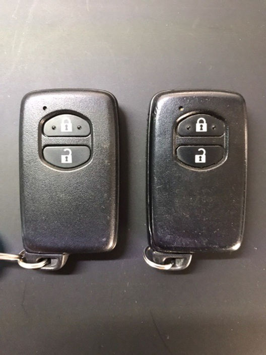 A1106トヨタ DAA-ZVW30 プリウス スマートキー 2個コンピューター 