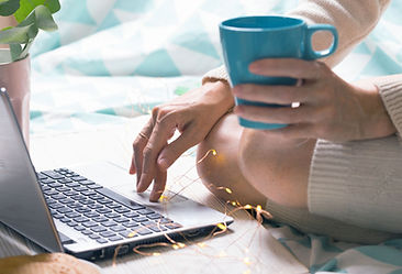 Many of us associate video conferencing with lengthy team meetings at work. But video meetings don't have to be boring per se. On the contrary: they offer great opportunities to spend time virtually with friends and meet new people.