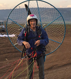 רמי במצנח רחף עם מנוע