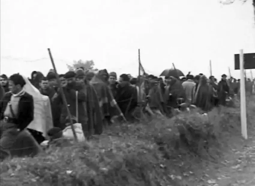 L’ Espagne Vivra (1938) de Henri Cartier-Bresson, um filme libelo contra a indiferença do Comité de Não Intervenção e de exaltação da luta dos republicanos espanhóis contra o fascismo. Refugiados espanhóis a caminho de França. FOTO: THE LINCOLN BRIGADE