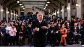 AMLO y la mañanera: la plataforma del presidente más querido en la historia de México.