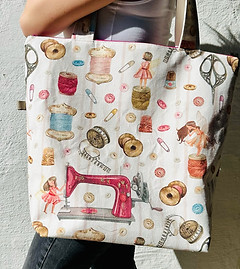 Eine große Alltagstasche