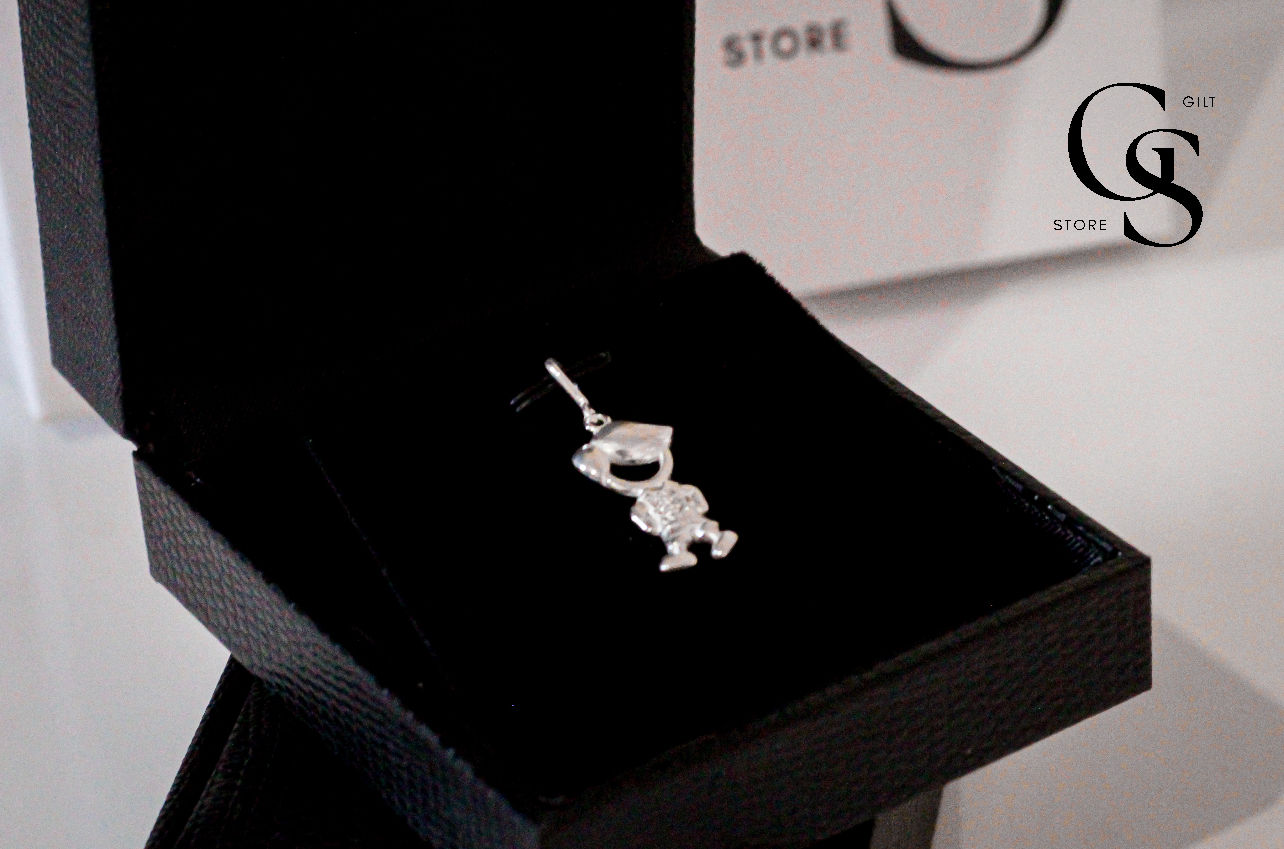 PINGENTE PRATA MENINO COM ROUPA CRAVEJADA DEZIRCONIA 2CM DE COMPRIMENTO