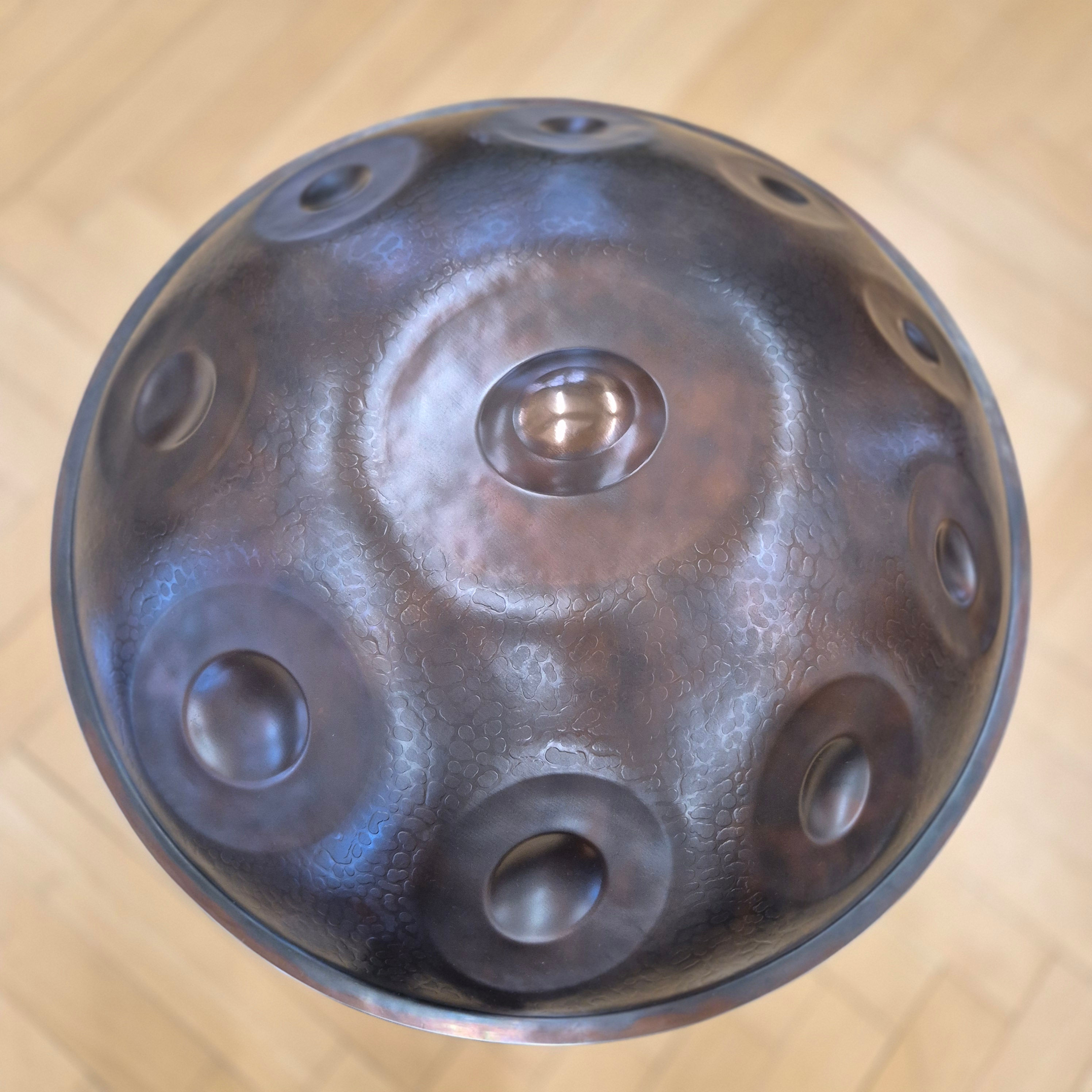 Omana / D Celtic minor (9+1) "dragon skin" Edelstahl