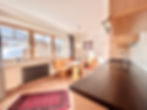 Haus Wallis - Blick in die voll ausgestattet Küche in der Ferienwohnung Zwergenstube