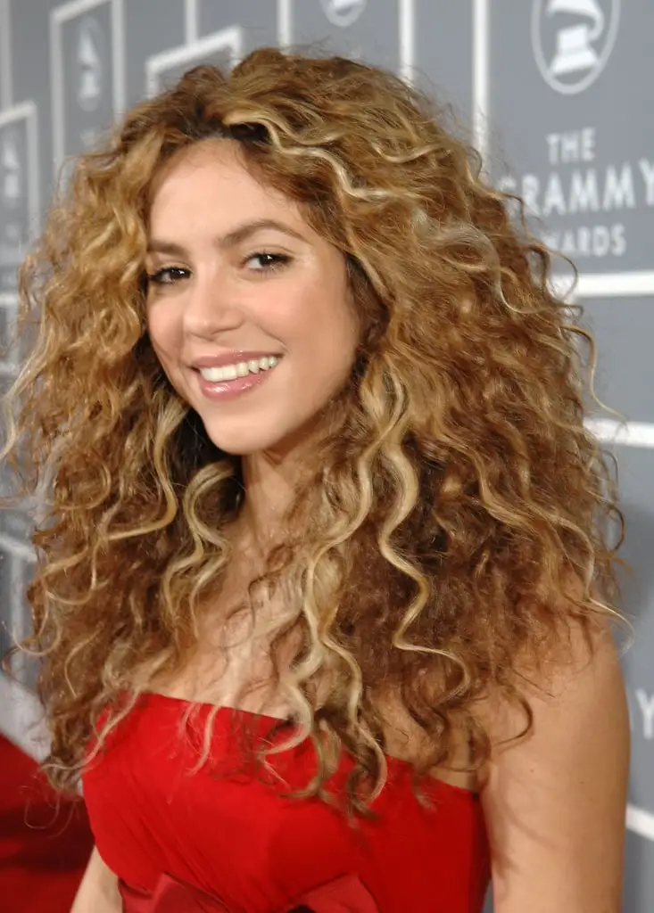 Shakira with her blonde wavy curly hair