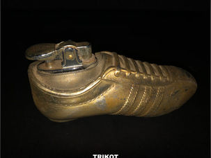 Feuerzeug adidas Fussballschuh