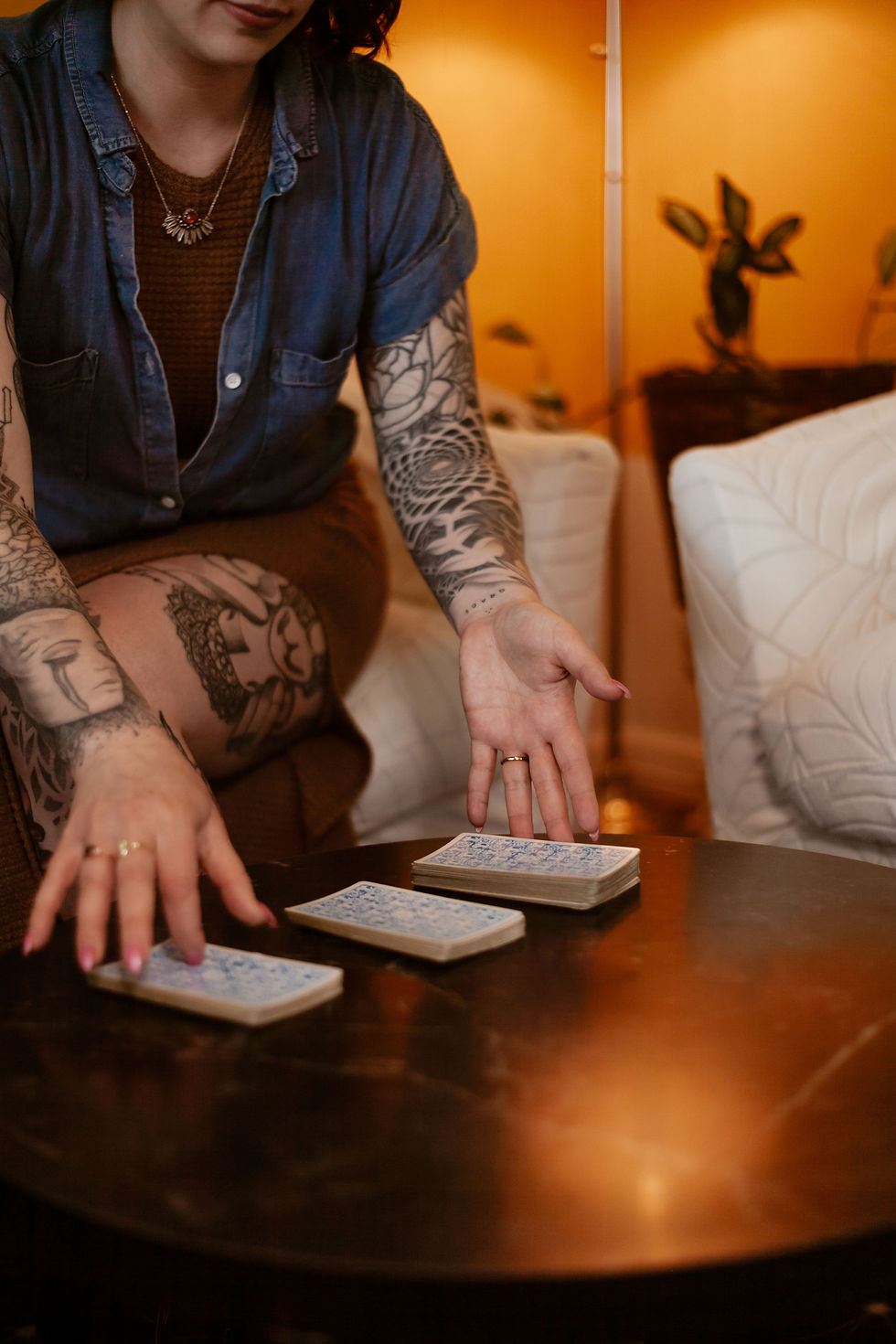 When not to read tarot: during overwhelm or when seeking fixed predictions.