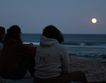 Nadenkend over de opkomst van de Volle Maan na onze prachtige wandeling