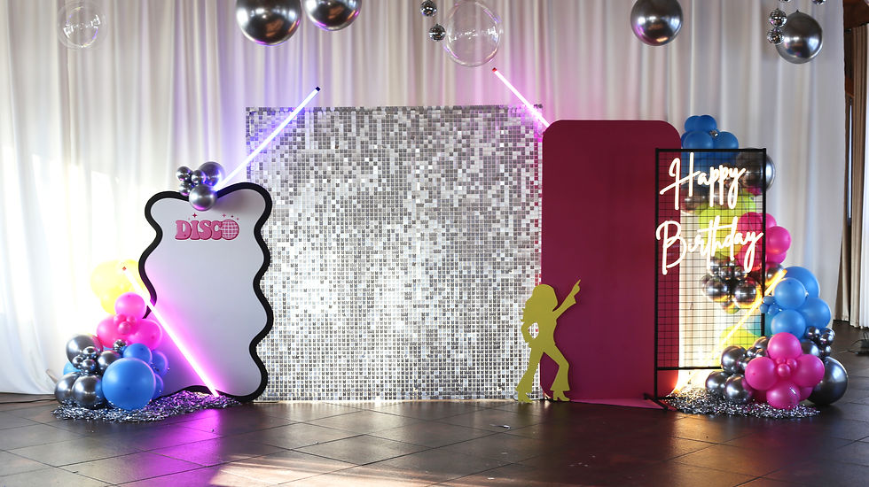 Dekoracja balonowa w motywie disco, Restauracja Lando, Ptakowice