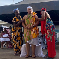 women dressed in african clothening