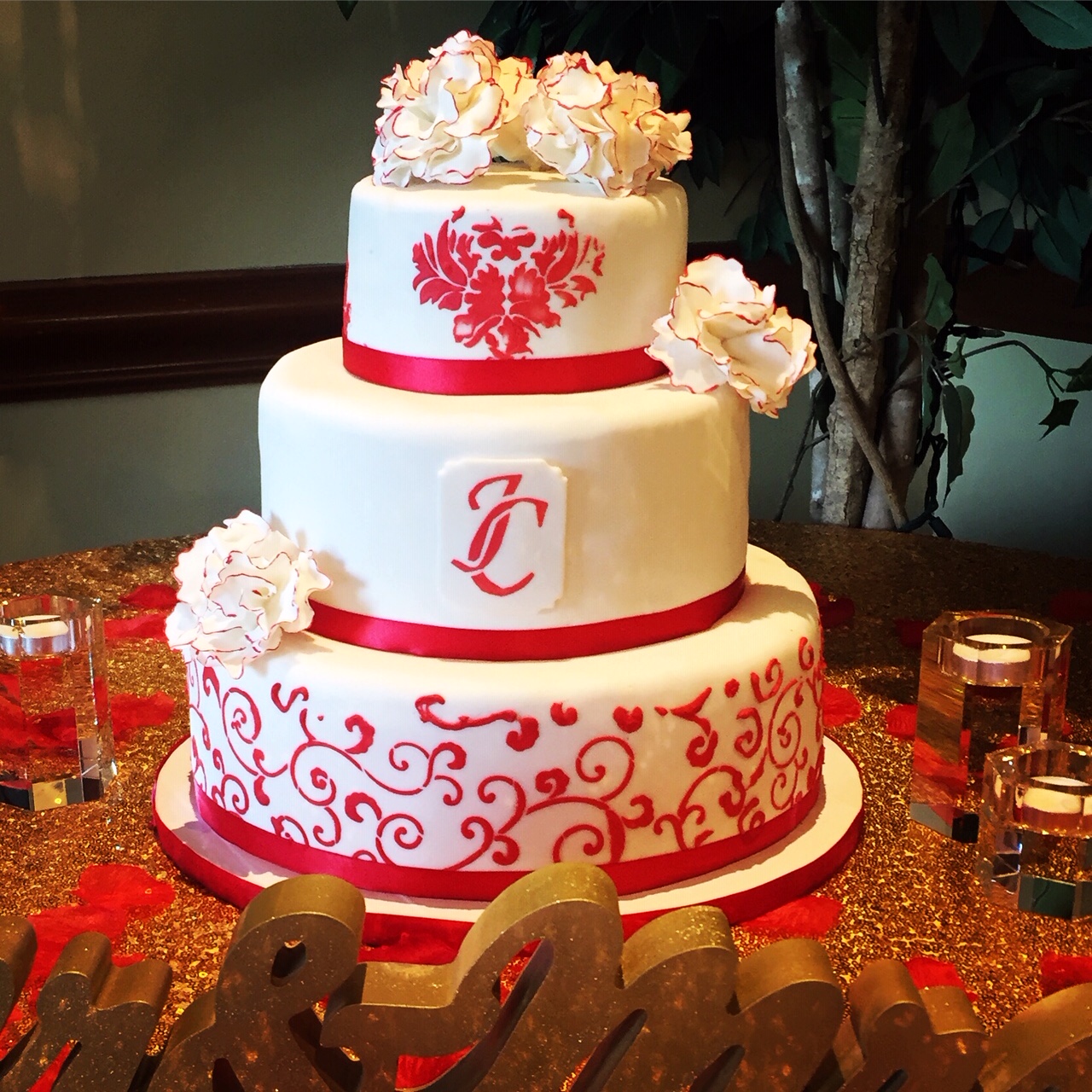 weddingredwhite