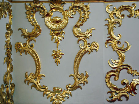 Luxury Gold, Silver, and Copper Leafing (Gilding) artwork by MIDAS TOUCH by Shehzad Khan in Dubai, showcasing expert gold leaf finishes on interiors, ceilings, walls, furniture, decorative features, and architectural elements across the UAE.