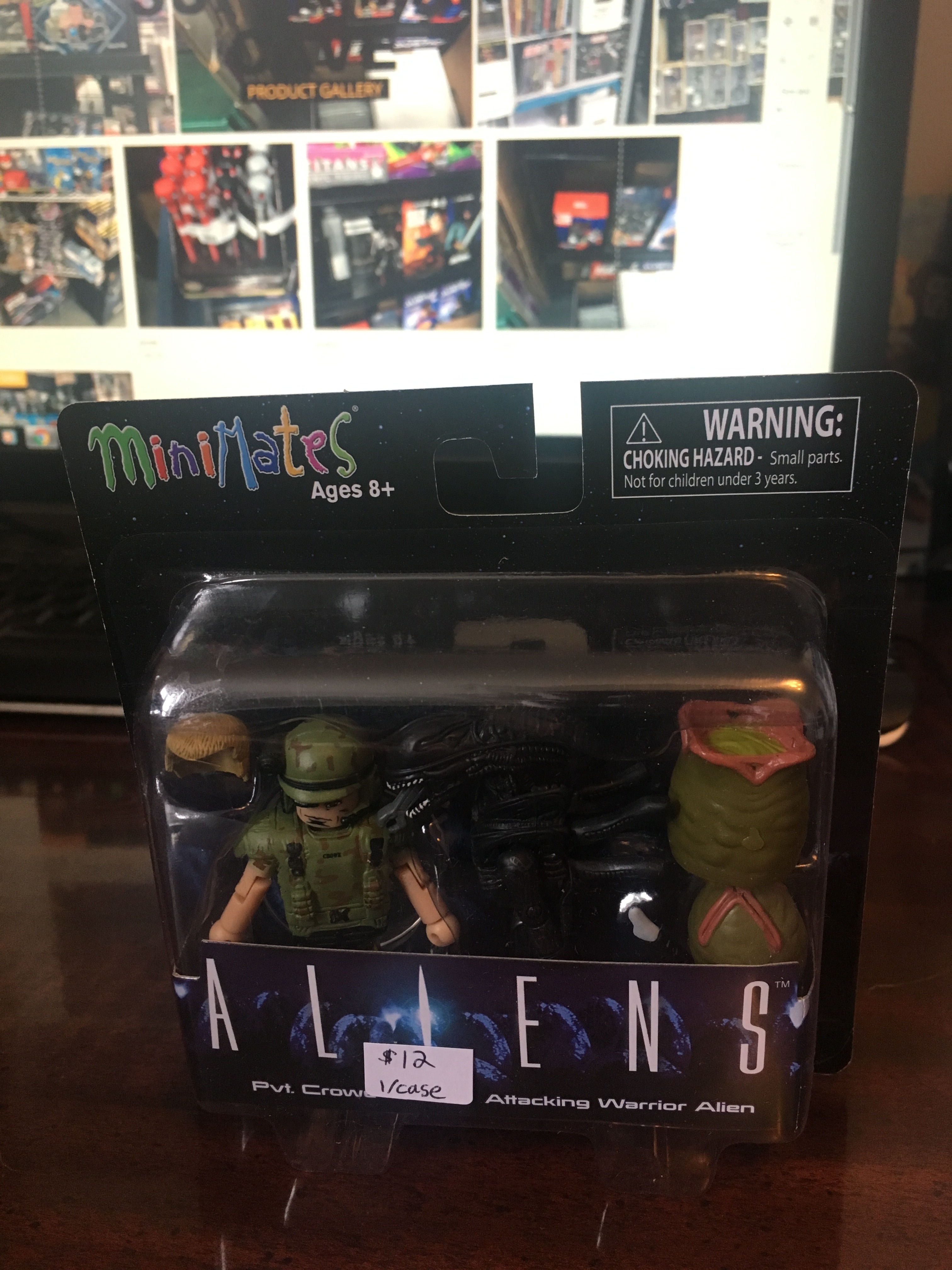 ALIENS  PVT CROWE & ATTACKING WARRIOR ALIEN MINIMATES 2PK 1/CASE