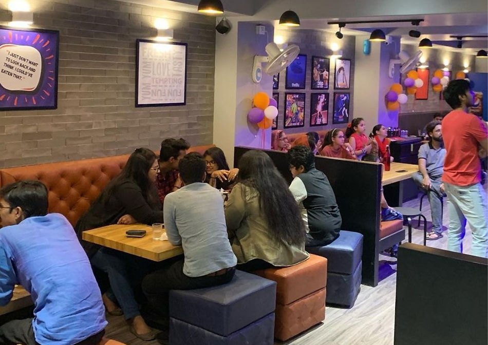 Univrse India Virtual Reality Arcade Gaming Cafe